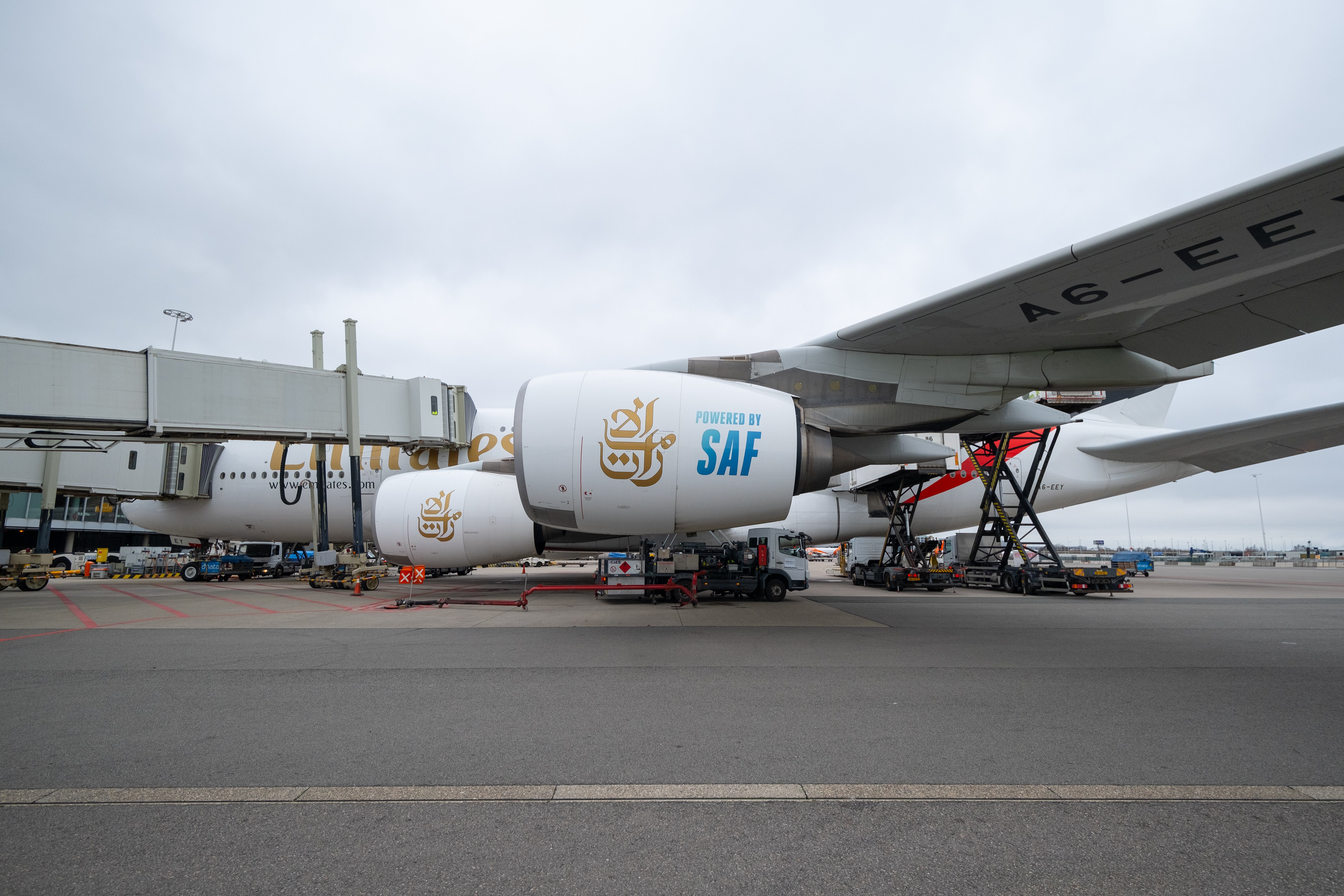 Emirates introduces SAF on flights from Amsterdam Schiphol Airport