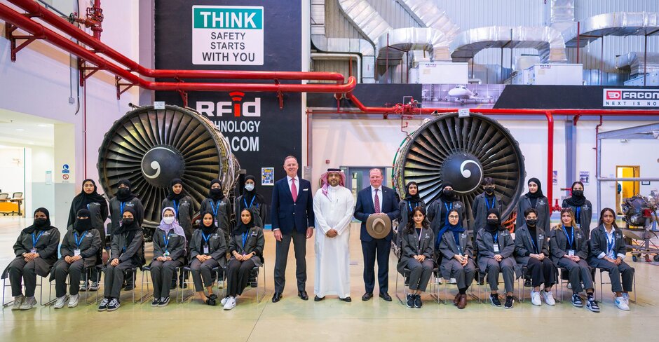 طيران الرياض ترحب بالدفعة الأولى من المهندسات السعوديات المتدربات