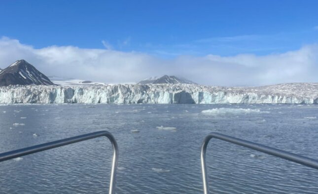 Hurtigruten retrieves 4,500 bottles of wine from the Arctic