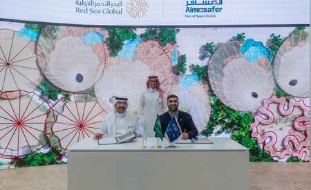 المسافر وشركة البحر الأحمر الدولية تتعاونان لتعزيز السياحة الفاخرة في المملكة العربية السعودية