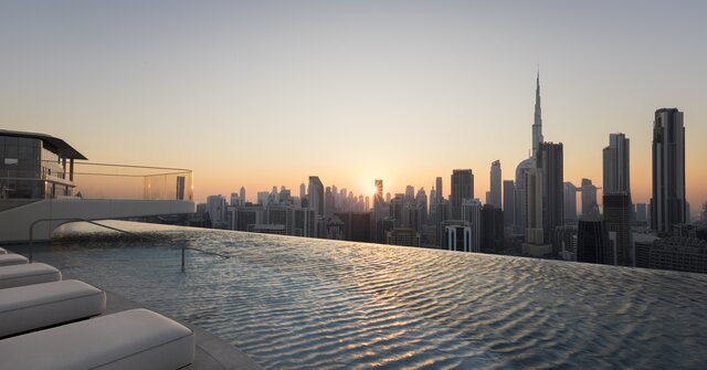 فندق ذا لانا الفاخر في دبي يطلق تذكرة دخول لحمام السباحة بقيمة 200 دولار أمريكي