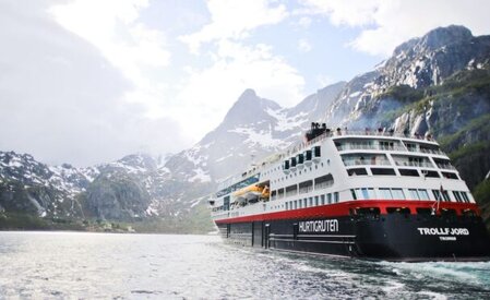 Hurtigruten acquired by consortium as split from HX moves closer