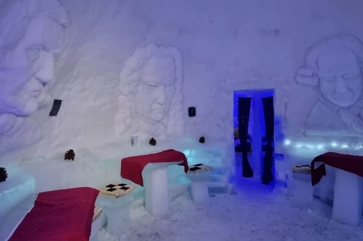 Hotel of Ice, Transylvania, Ice Bar