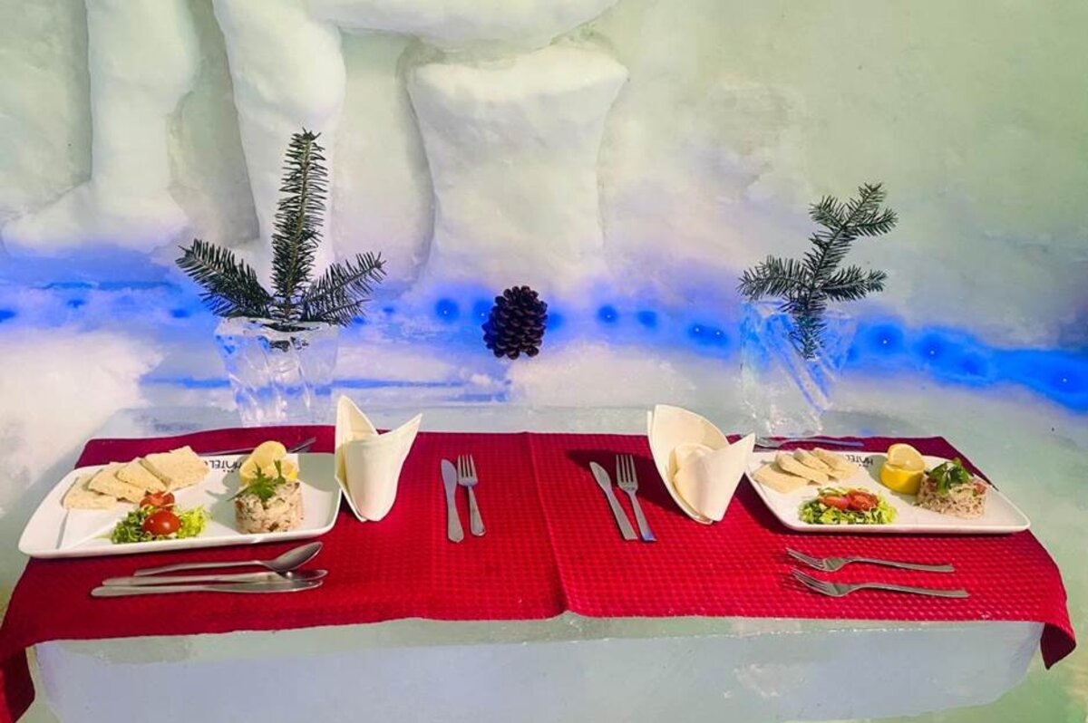 Hotel of Ice, Transylvania, restaurant