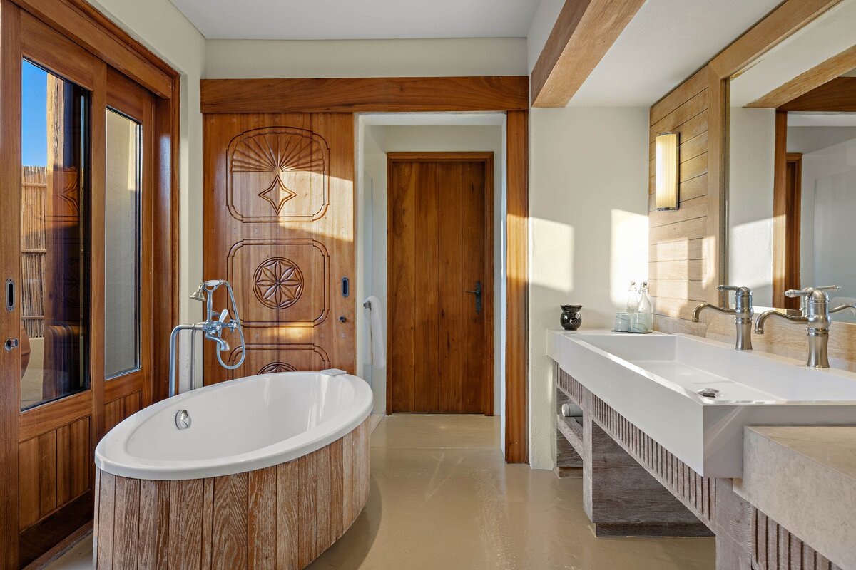 Anantara Al Yamm Villa Resort, One Bedroom Beach Pool Villa bathroom