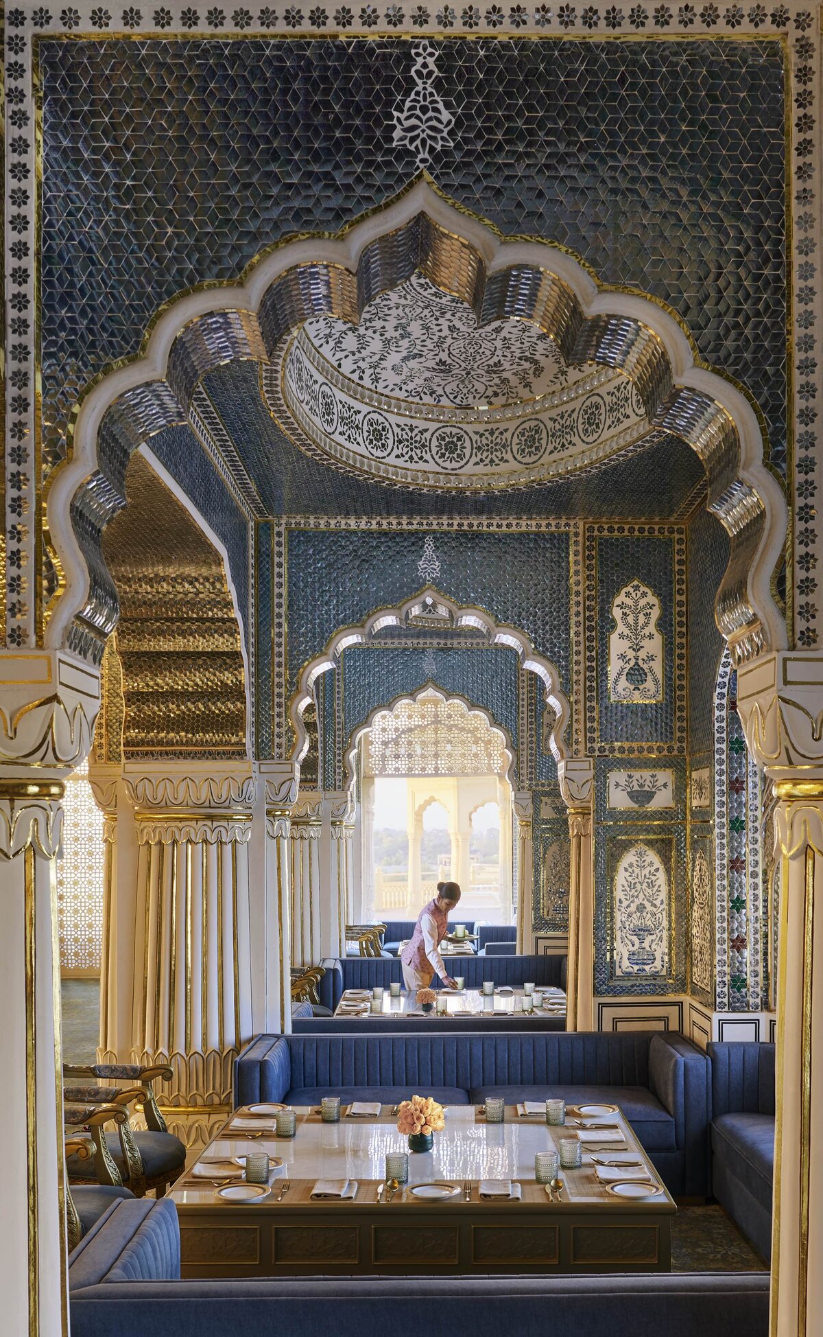 Anantara Jewel Bagh Jaipur, Sheesh Mahal bar