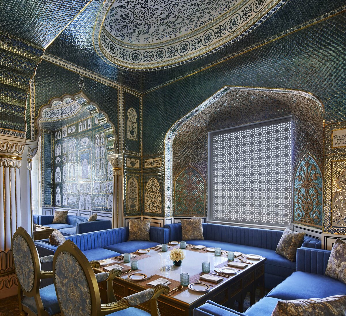 Anantara Jewel Bagh Jaipur, Sheesh Mahal bar