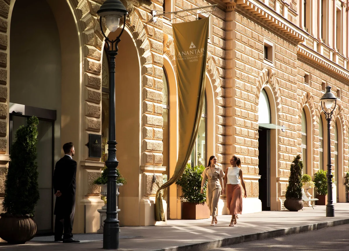 Anantara Palais Hansen Vienna Hotel, Street entrance
