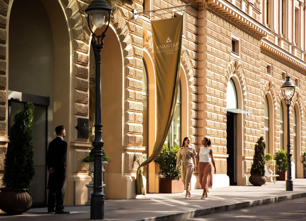 Anantara Palais Hansen Vienna Hotel, Street entrance