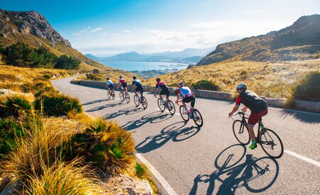 Hyatt survey reveals holiday booking habits