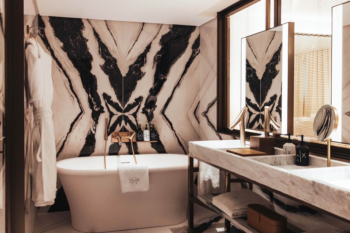 Sax Paris, Prestige Room bath