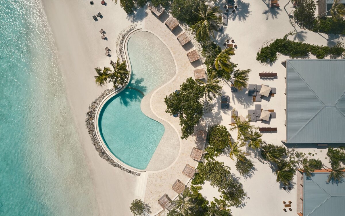 Patina Maldives Fari Beach Club