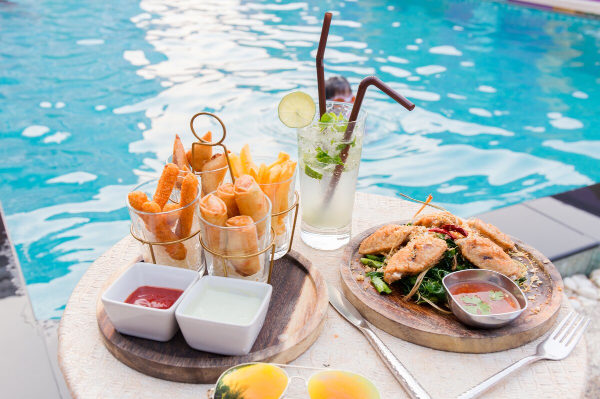 Hilton Dubai Palm Jumeirah, Zing pool bar