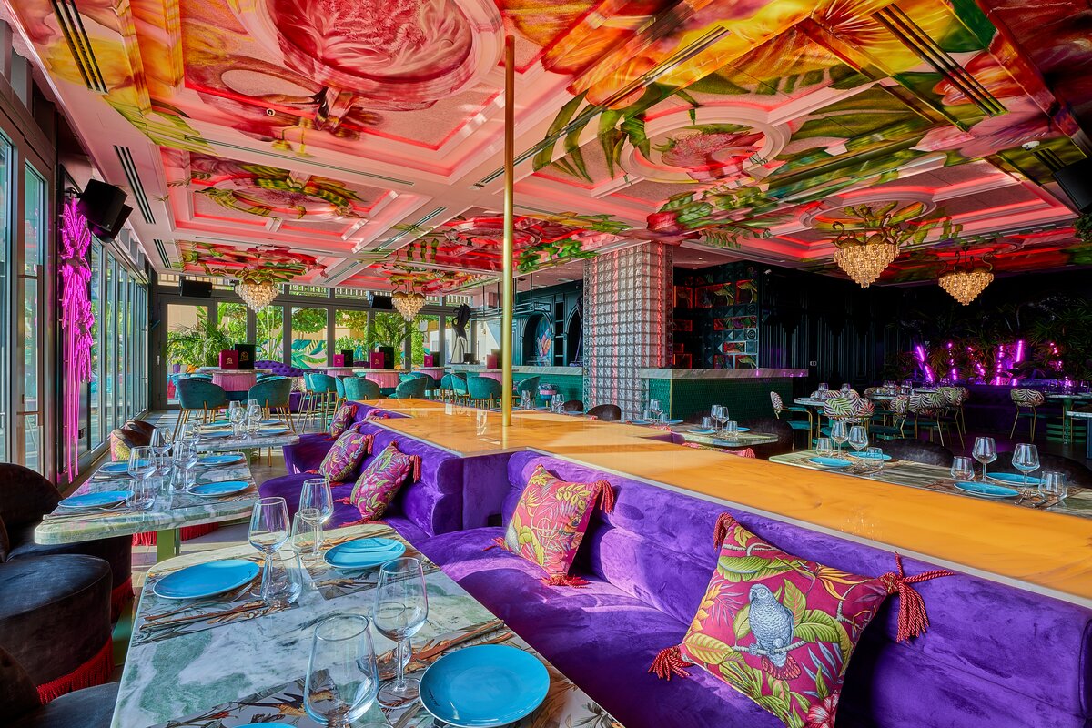 Radisson Beach Resort Palm Jumeirah, Black Flamingo bar