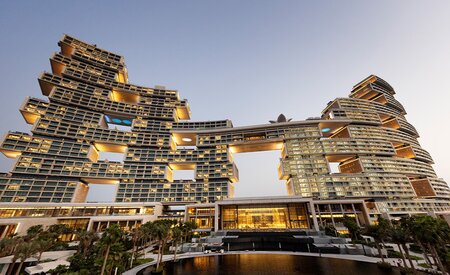 12 فندق في دبي يحصلون على خمس نجوم في دليل فوربس للسفر 2024