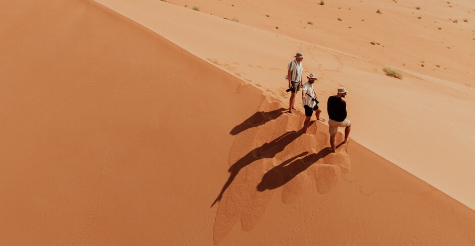 خليج أليلا حينو يتعاون مع عمان إكسبديشنز في جولة صحراوية فاخرة